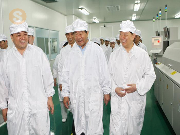 2009年6月11日時任中共中央政治局常委、全國政協(xié)主席賈慶林同志蒞臨公司視察