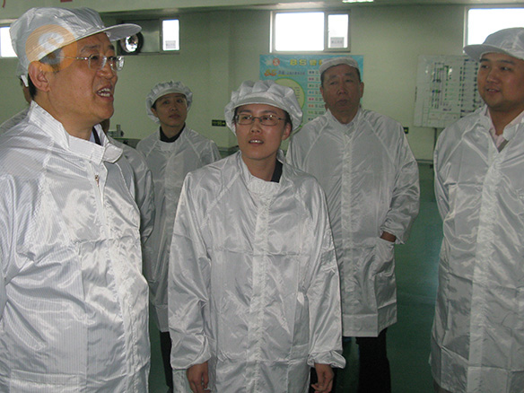 2014年4月22日時任遼寧省錦州市委書記王明玉來公司調(diào)研